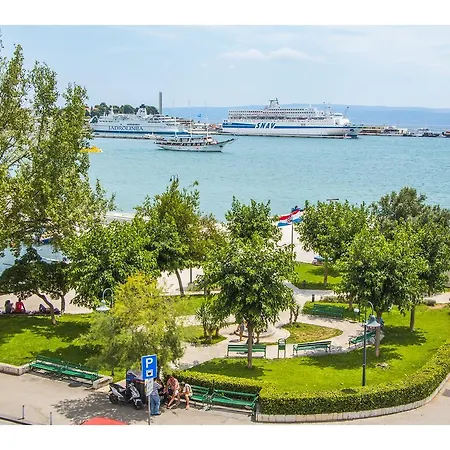 Sunny Promenade * Split