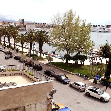 Sunny Promenade Apartman
