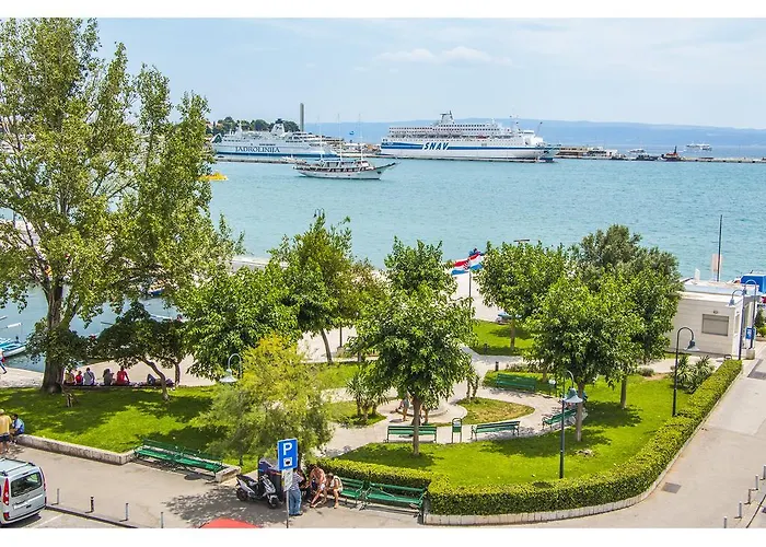 Sunny Promenade * Split