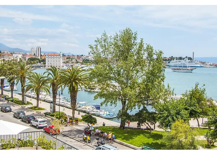 Sunny Promenade Apartment