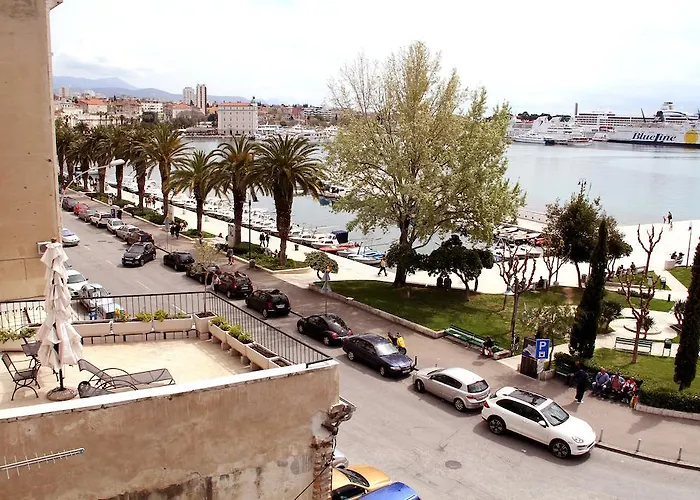 Sunny Promenade Apartment